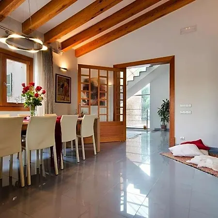 Villa Sleeps 8 With Pool Air Con And Wifi *