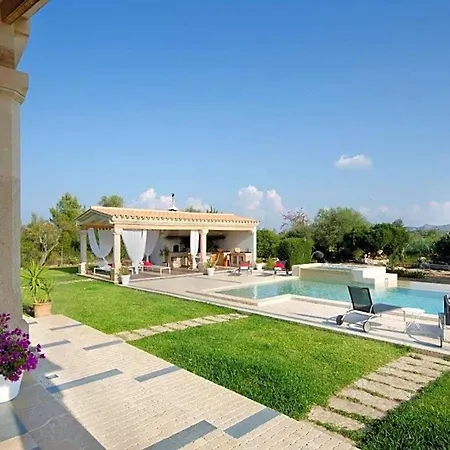 Sleeps 8 With Pool Air Con And Wifi Pollença