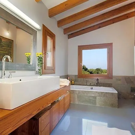 Villa Sleeps 8 With Pool Air Con And Wifi Pollença