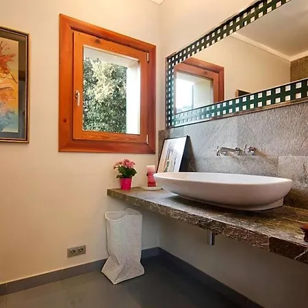 Villa Sleeps 8 With Pool Air Con And Wifi *