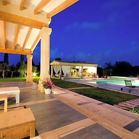 Villa Sleeps 8 With Pool Air Con And Wifi
