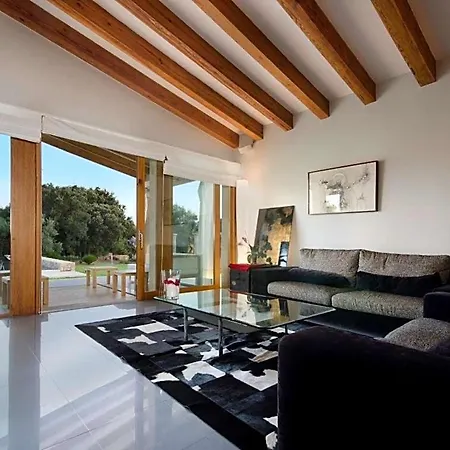 Villa Sleeps 8 With Pool Air Con And Wifi