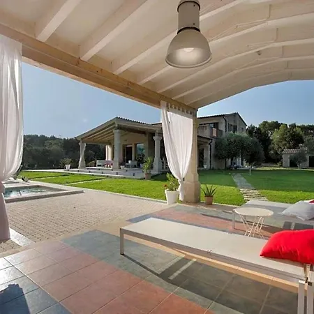 Sleeps 8 With Pool Air Con And Wifi