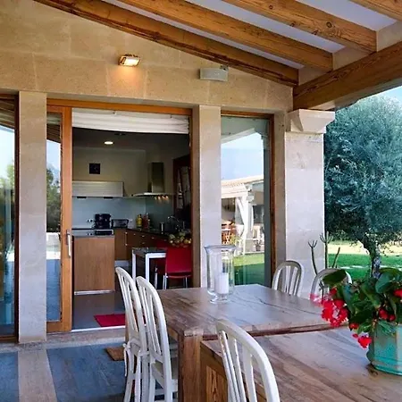 Sleeps 8 With Pool Air Con And Wifi Pollença