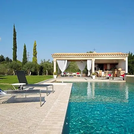 Sleeps 8 With Pool Air Con And Wifi