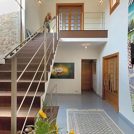 Sleeps 8 With Pool Air Con And Wifi