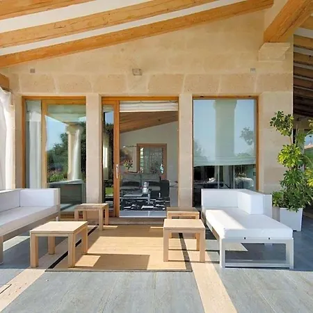 Villa Sleeps 8 With Pool Air Con And Wifi