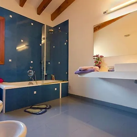 Villa Sleeps 8 With Pool Air Con And Wifi
